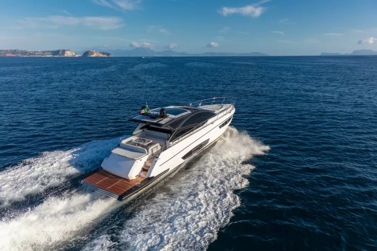 Prestataire pour entretien de bateau avec un nettoyage haute pression, Golfe de Saint-Tropez, KSJ-BRILLE-CLEAN
